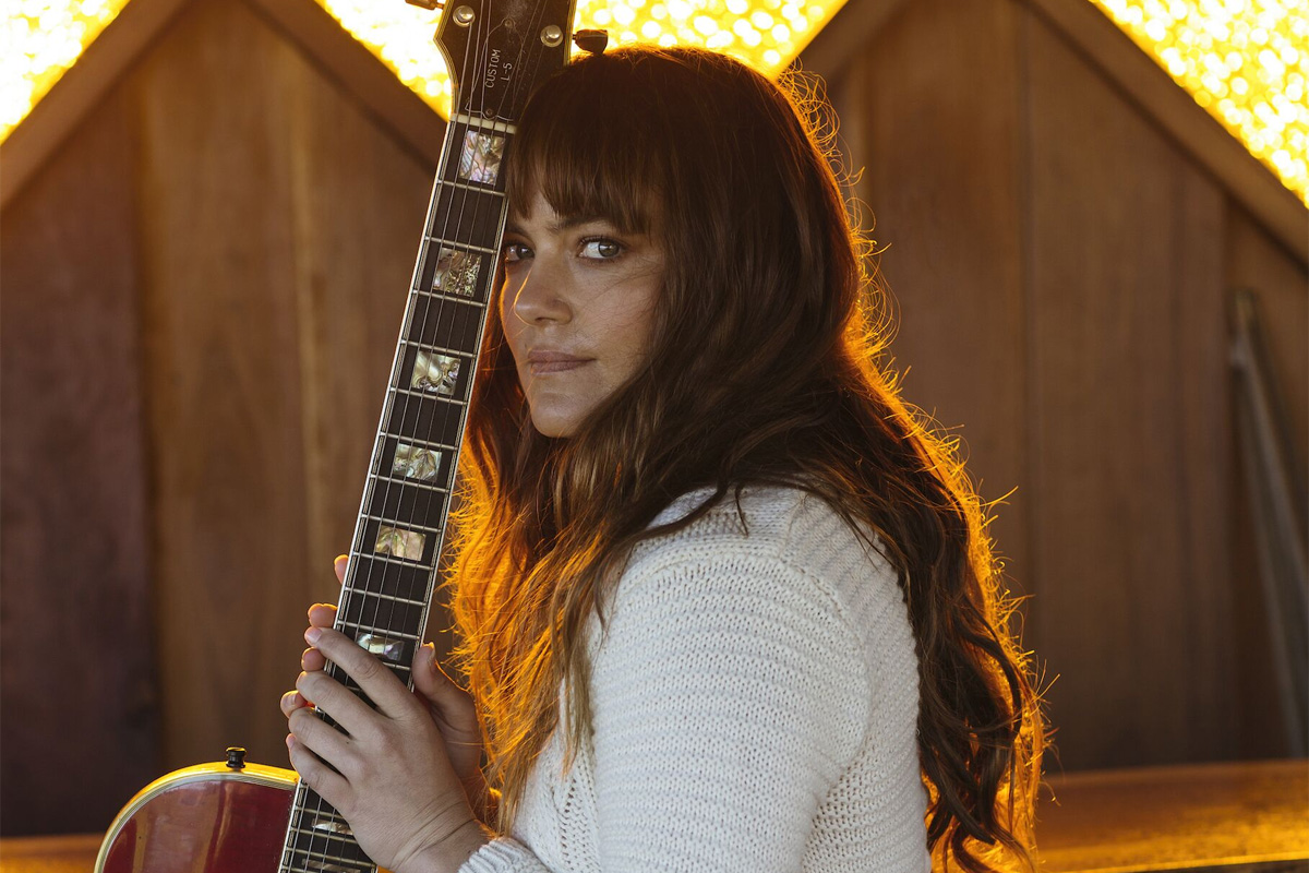 Image of Australian musician Julia Stone