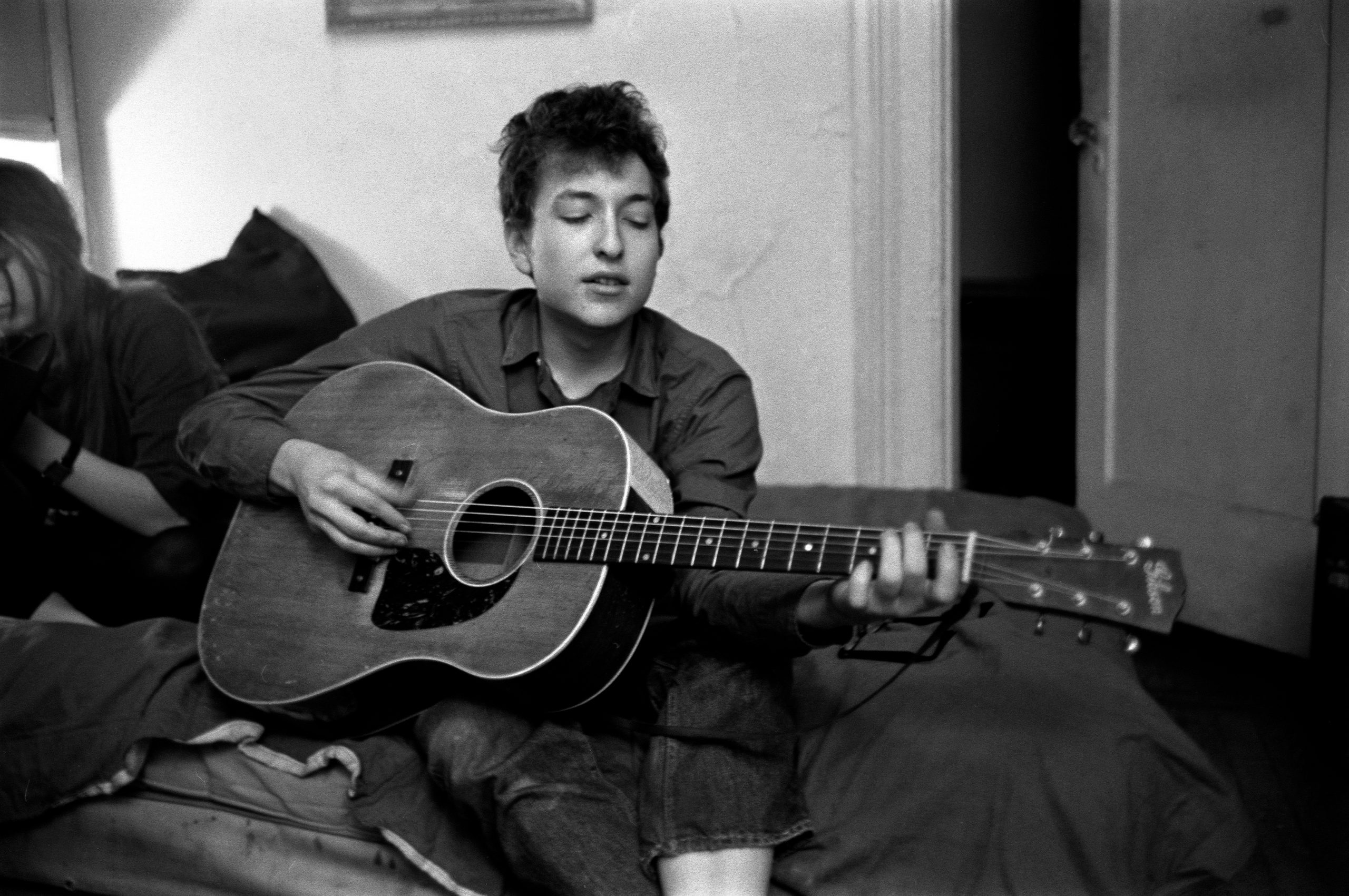 sara lownds and bob dylan at the chelsea hotel