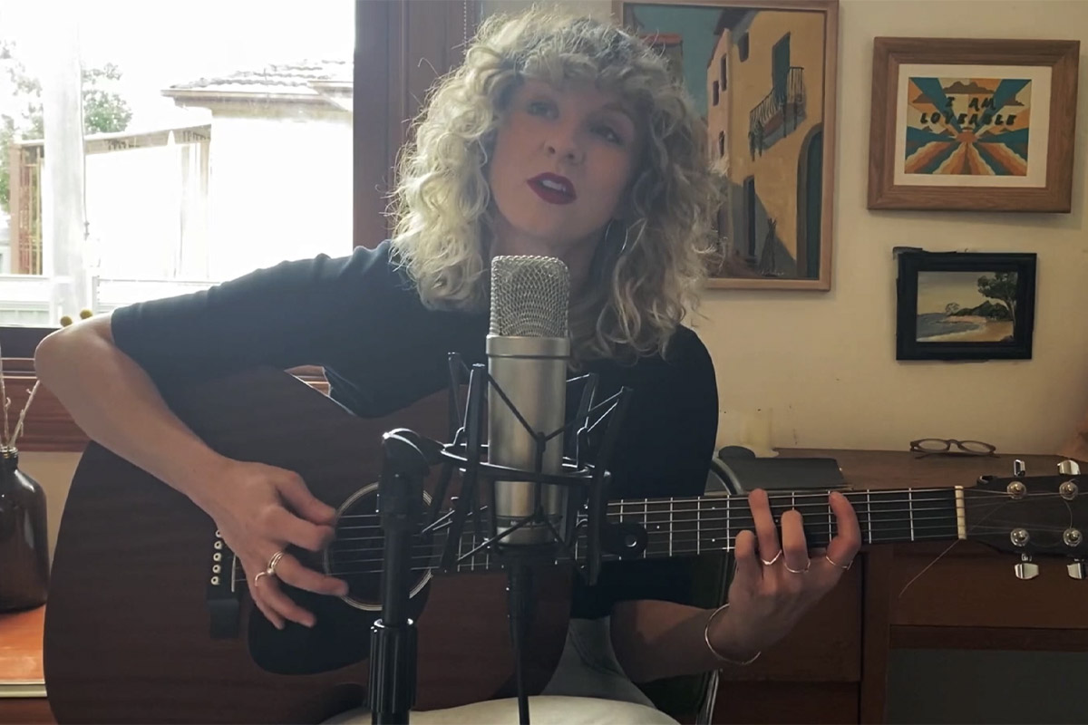 Image of KIT performing for 'In My Room'