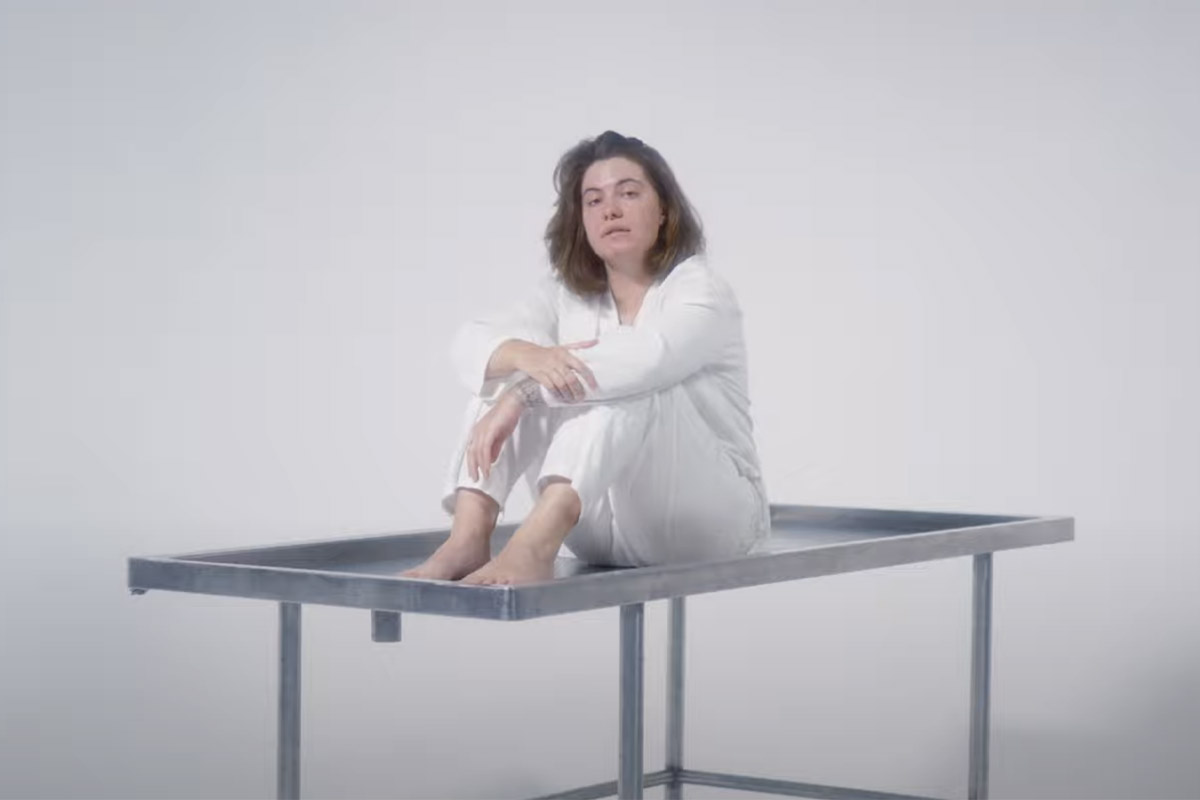 Image of Georgi Kay in the clip for 'Medicine'